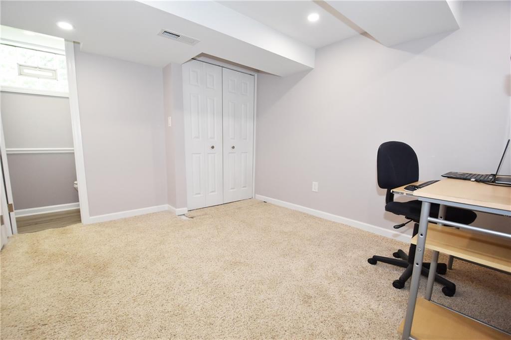 723 Lindsay Road Carnegie, PA 15106 - Photo 15 of 25 Gallery Image 15