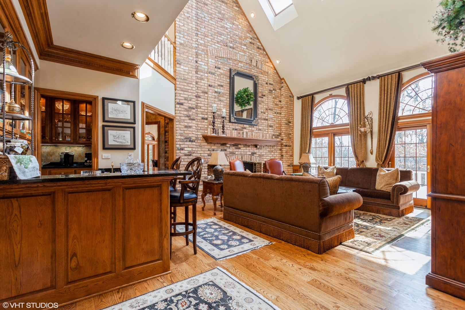 136 Circle Ridge Drive Burr Ridge, IL 60527 - Photo 20 of 38 a living room with furniture and a window