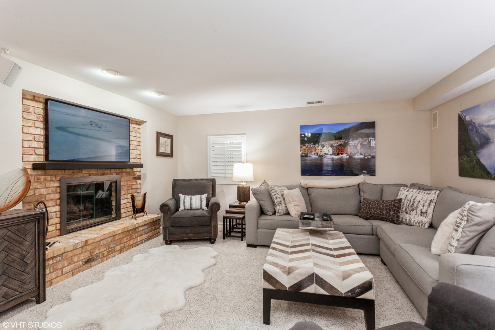 136 Circle Ridge Drive Burr Ridge, IL 60527 - Photo 32 of 38 a living room with furniture a fireplace and a flat screen tv