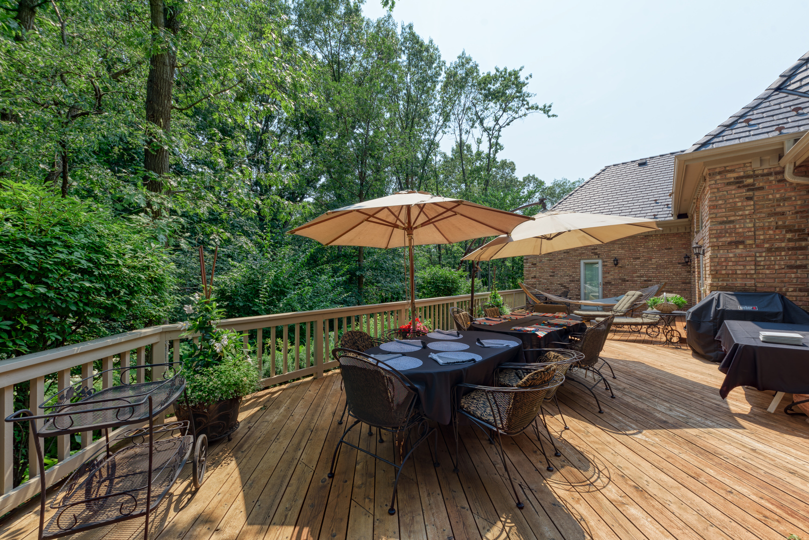 136 Circle Ridge Drive Burr Ridge, IL 60527 - Photo 7 of 38 an outdoor space with patio
