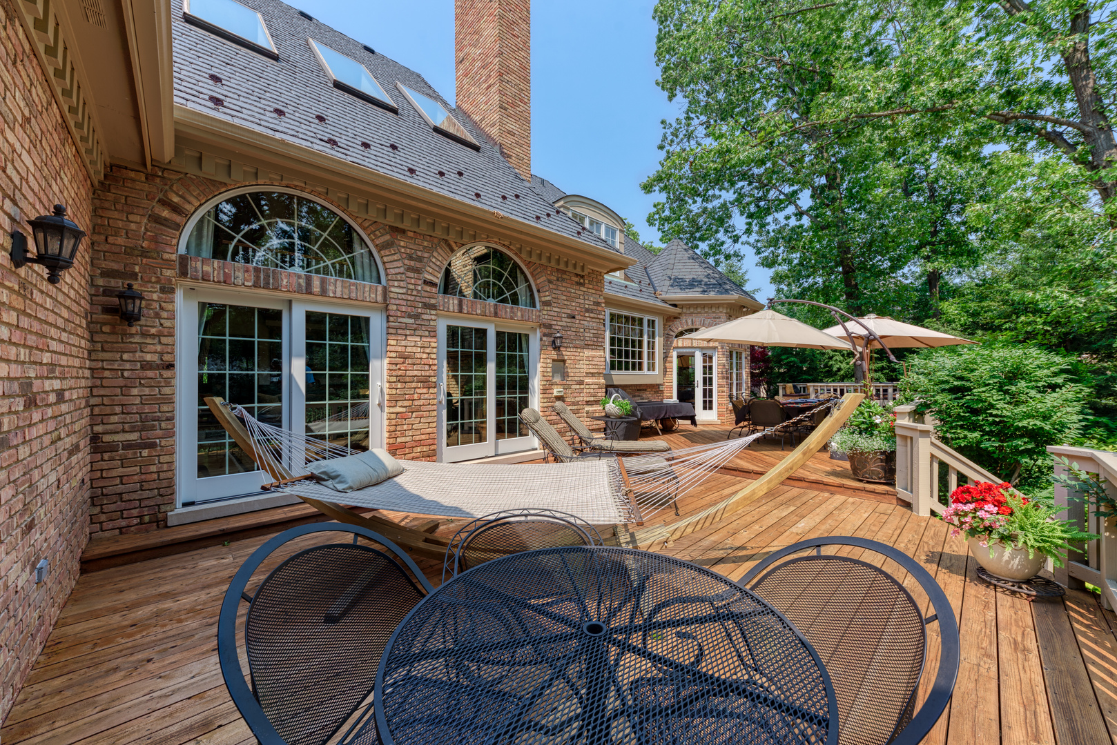 136 Circle Ridge Drive Burr Ridge, IL 60527 - Photo 10 of 38 a front view of house with outdoor seating