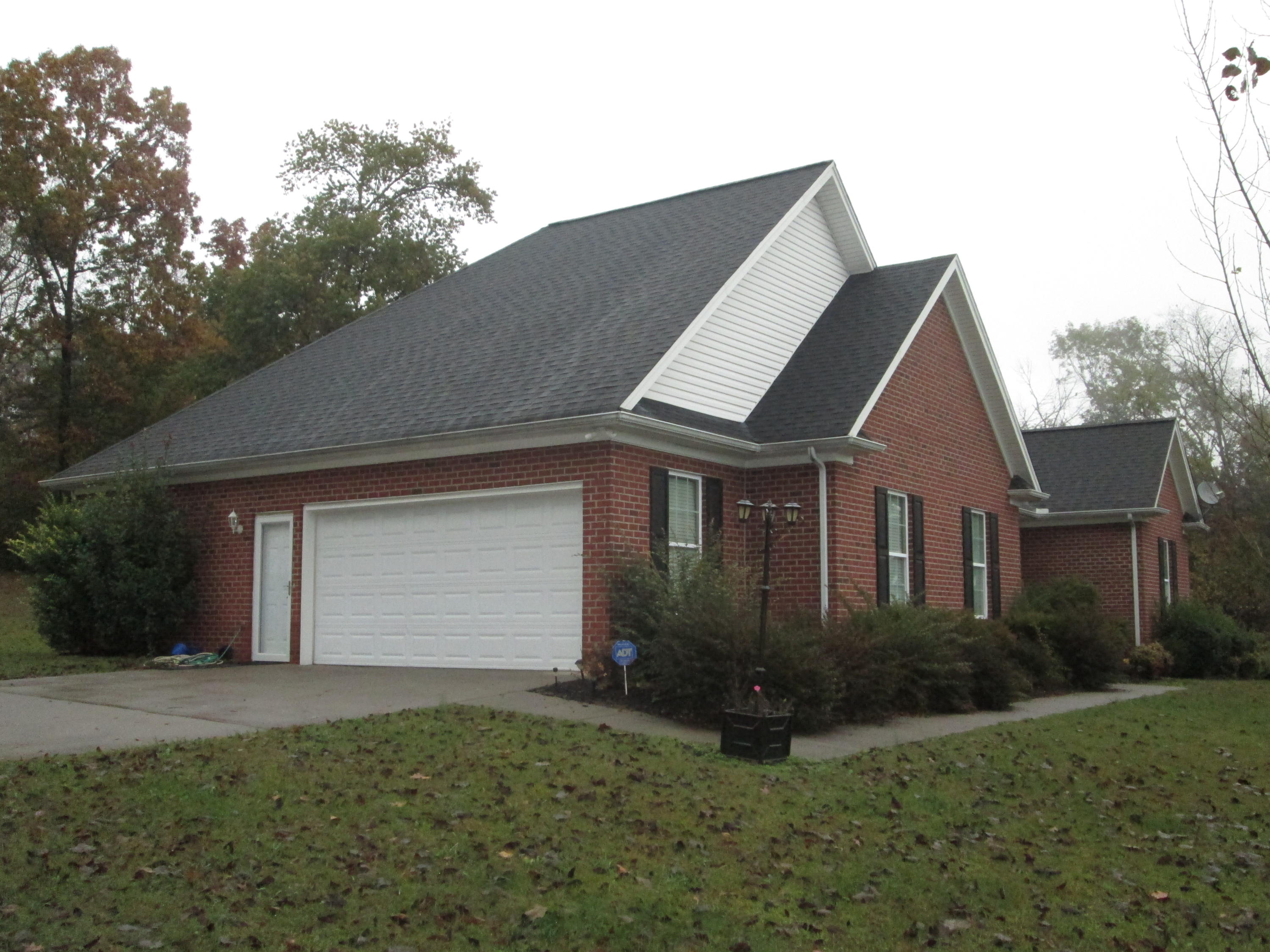 207 Rutherford Court Clinton, TN 37716 - Photo 3 of 21 IMG_1121