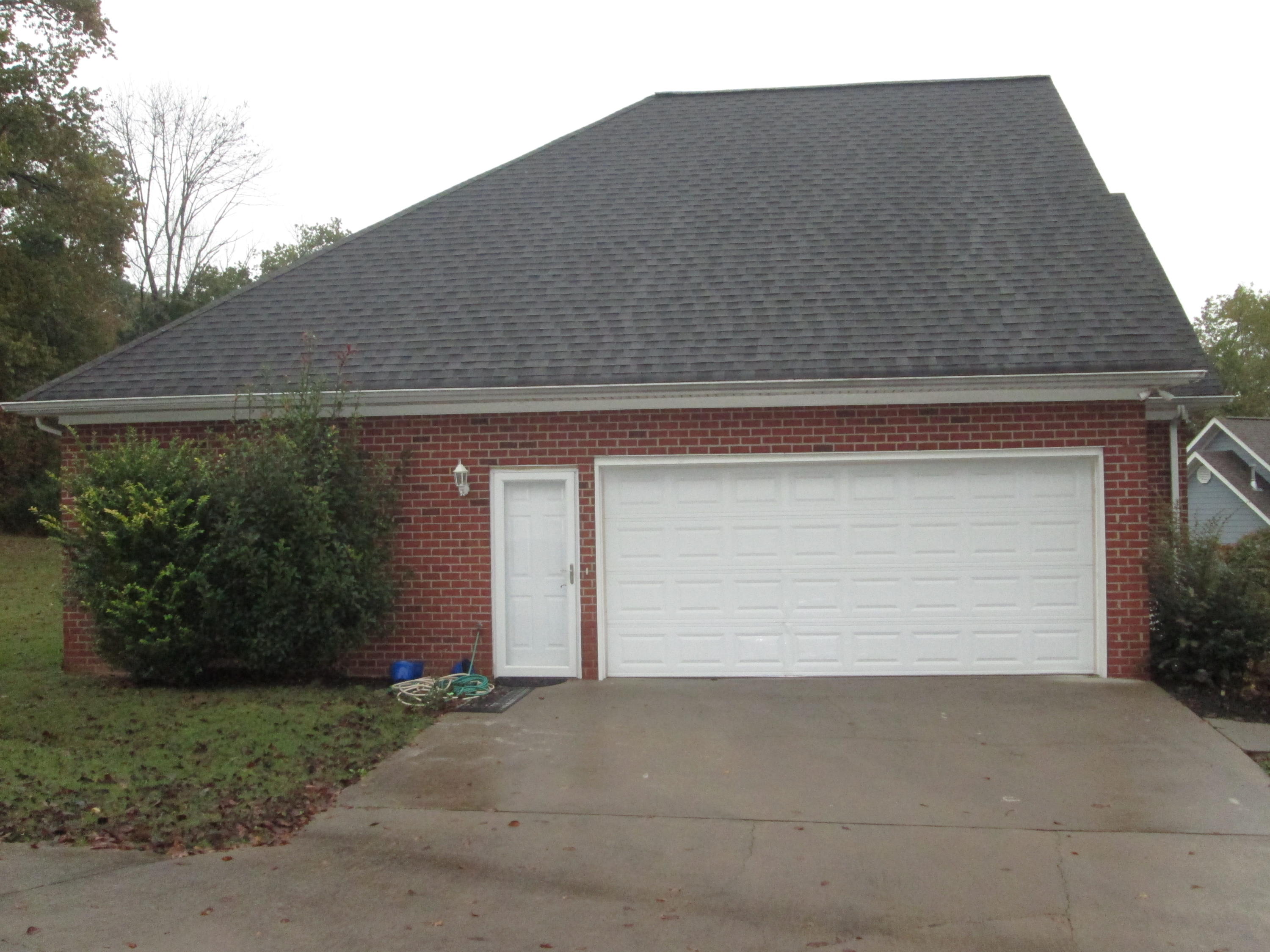 207 Rutherford Court Clinton, TN 37716 - Photo 4 of 21 IMG_1122