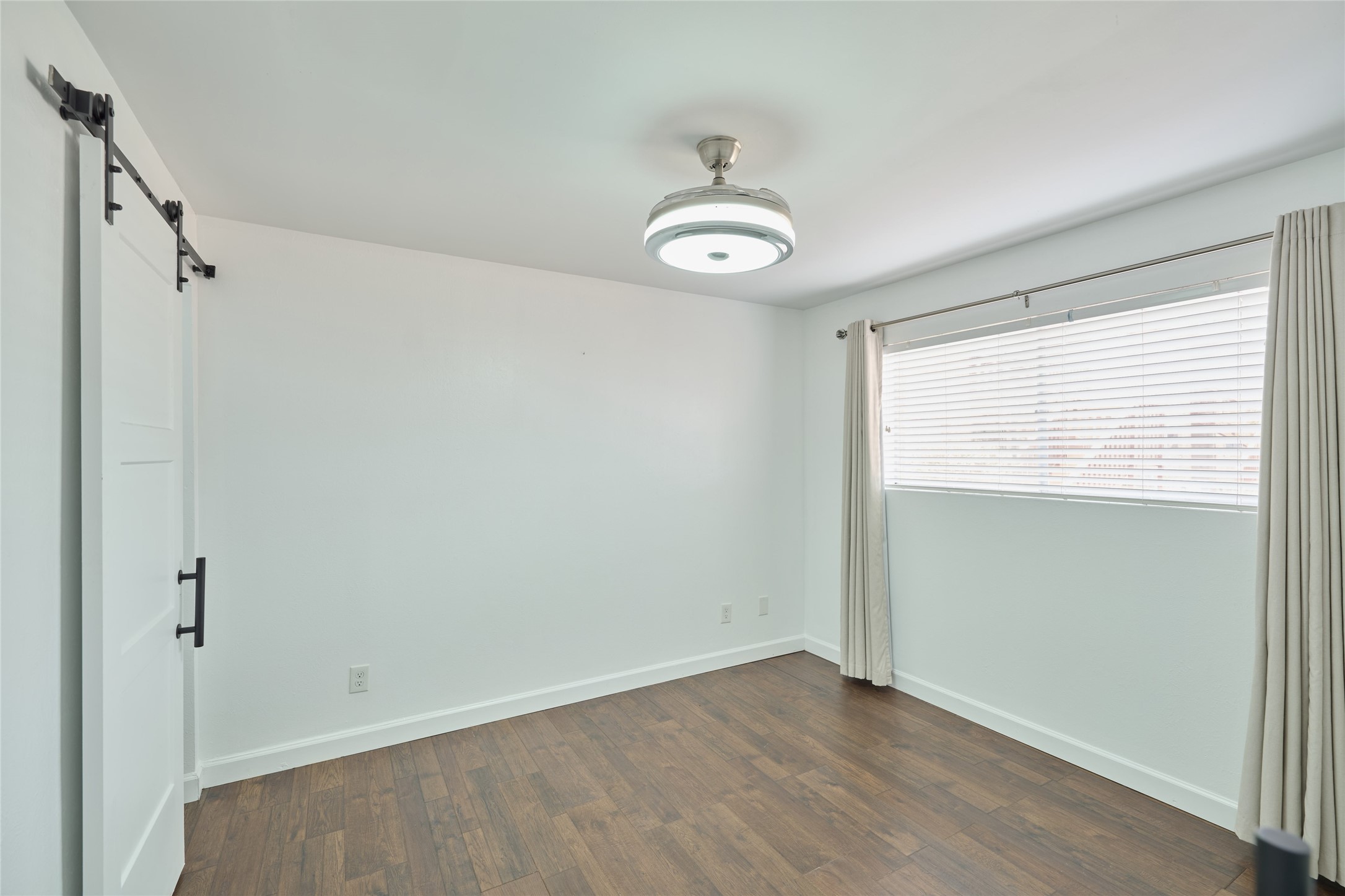 801 River Road, Unit E111 Montgomery, TX 77356 - Photo 14 of 26 Nice window for natural light in the bedroom. Light fixture is a combination ceiling fan & light