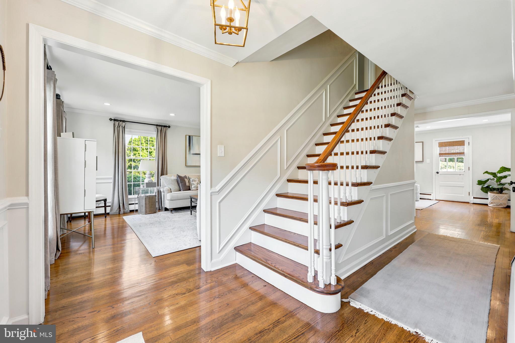 566 Upper Weadley Road Wayne, PA 19087 - Photo 4 of 50 Spacious Foyer w/ access to living room