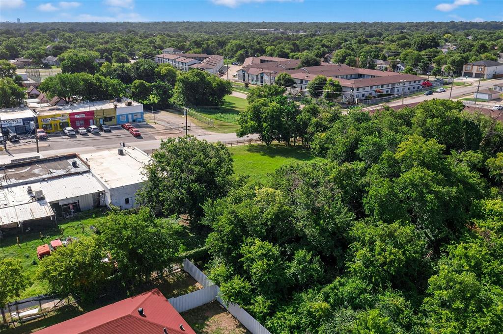 411 North Gilpin Avenue Dallas, TX 75211 - Photo 11 of 15 a view of a street with a garden