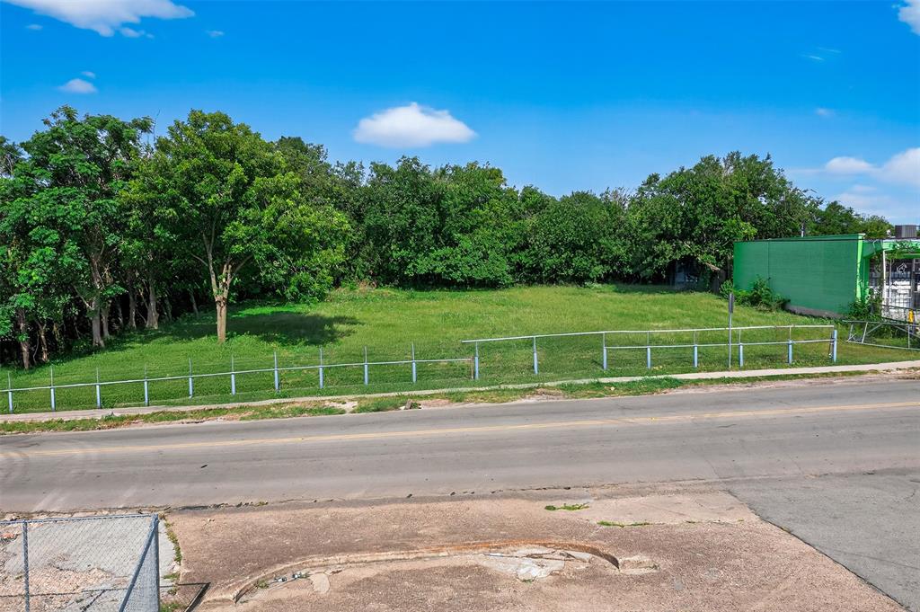 411 North Gilpin Avenue Dallas, TX 75211 - Photo 12 of 15 a view of a basketball court