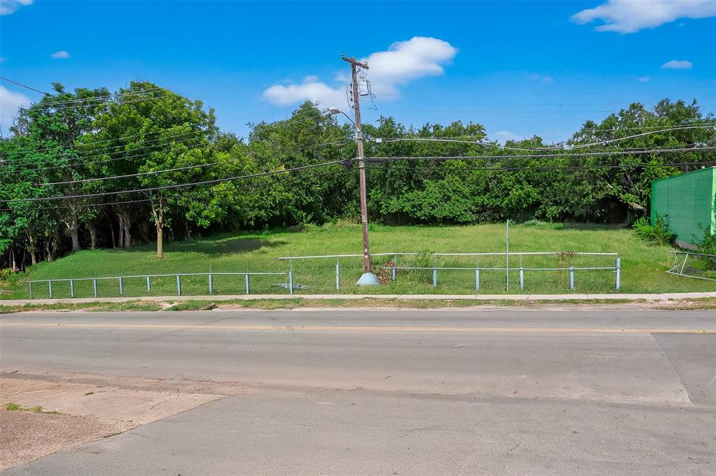 411 North Gilpin Avenue Dallas, TX 75211 - Photo 13 of 15 a view of a basketball court