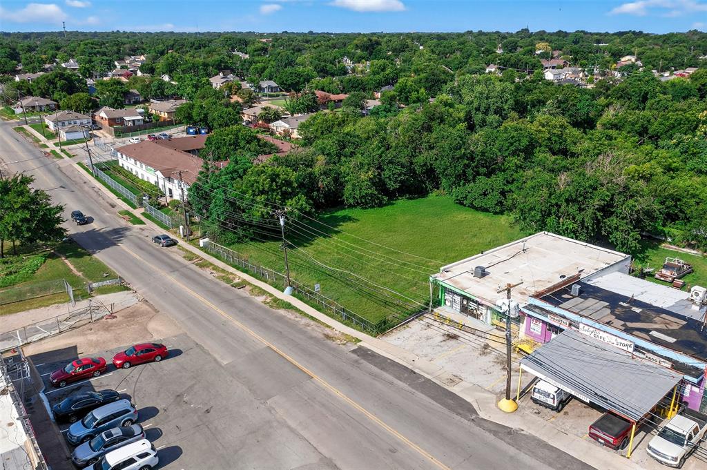 411 North Gilpin Avenue Dallas, TX 75211 - Photo 2 of 15 an aerial view of a house with a garden