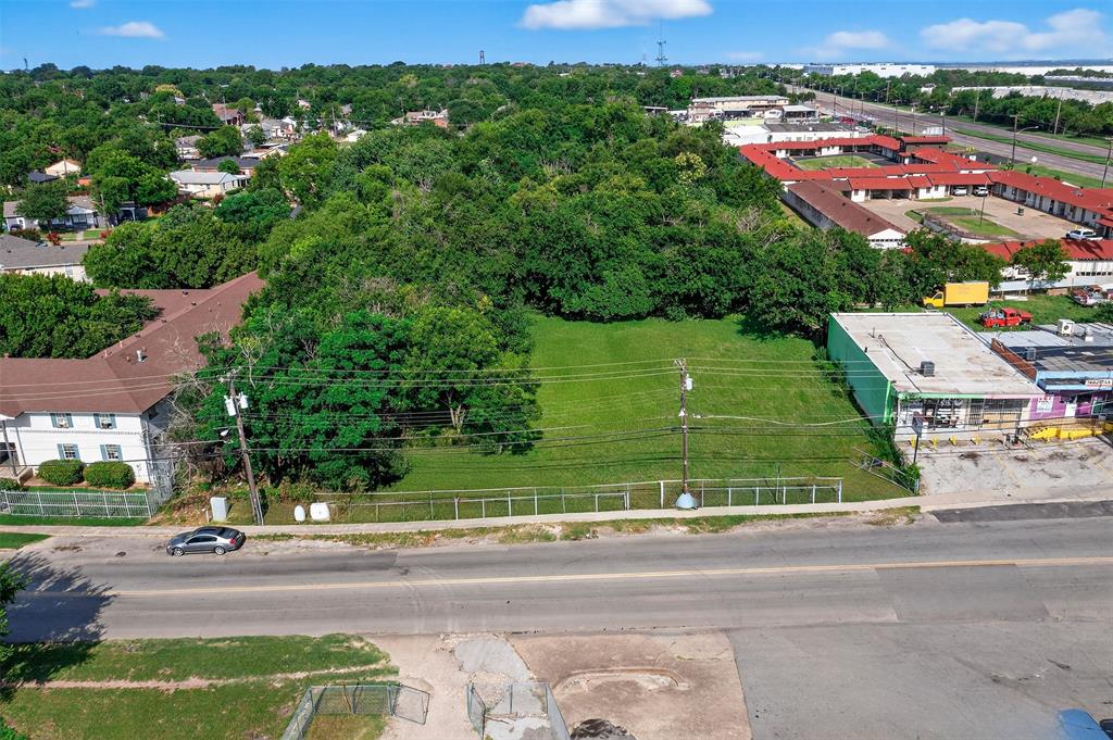 411 North Gilpin Avenue Dallas, TX 75211 - Photo 6 of 15 a view of a city street