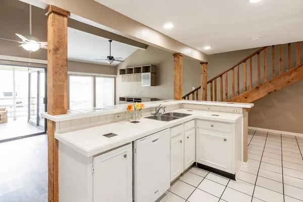 $180,900 | 44 April Point Drive South, Montgomery, TX 77356