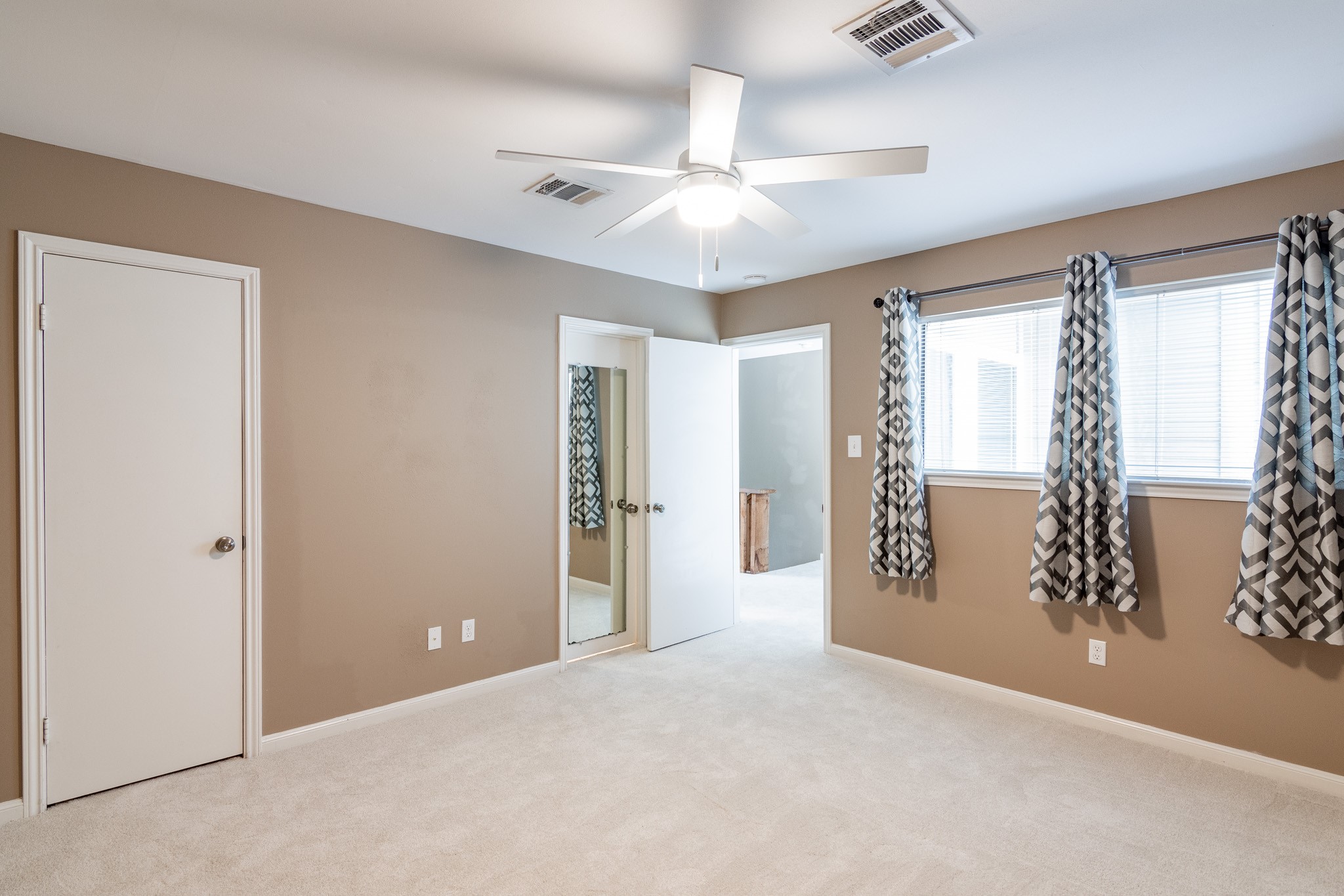 44 April Point Drive South Montgomery, TX 77356 - Photo 21 of 29 an empty room with windows and closet