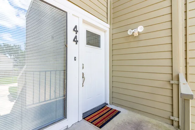 $198,900 | 44 April Point Drive South, Montgomery, TX 77356