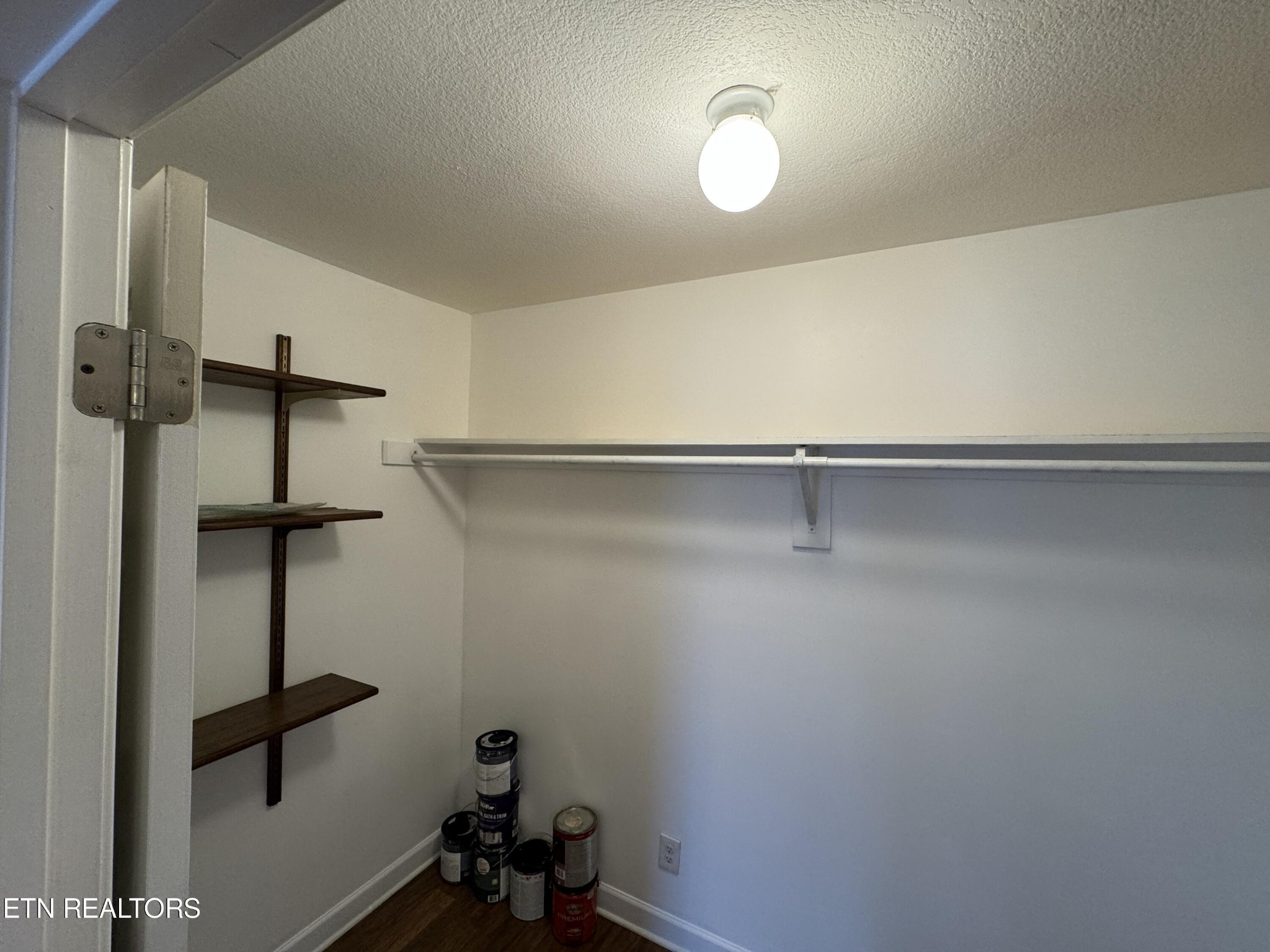 130 East Arrowwood Road Oak Ridge, TN 37830 - Photo 24 of 43 a close view of shower