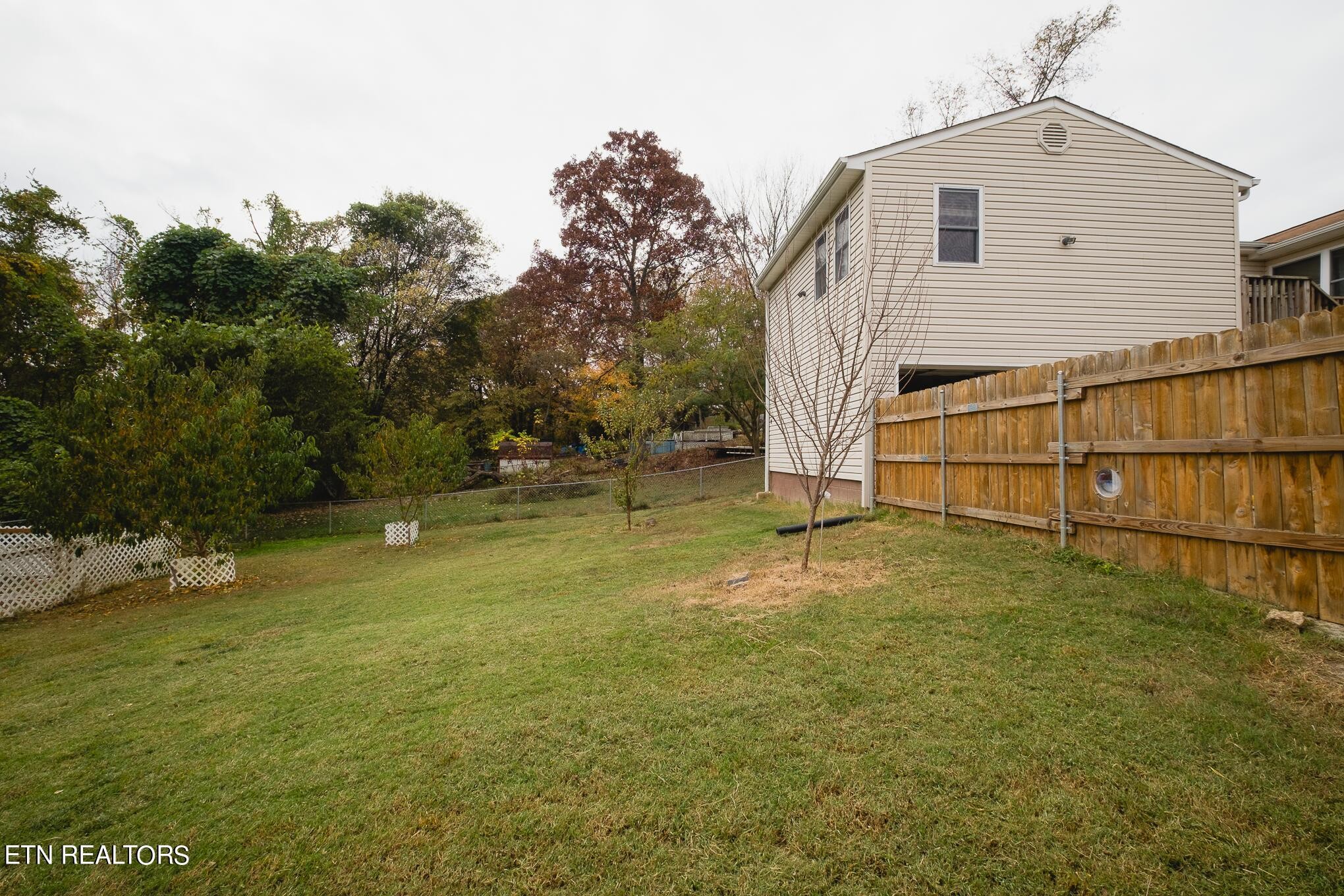 130 East Arrowwood Road Oak Ridge, TN 37830 - Photo 42 of 43 a view of a backyard