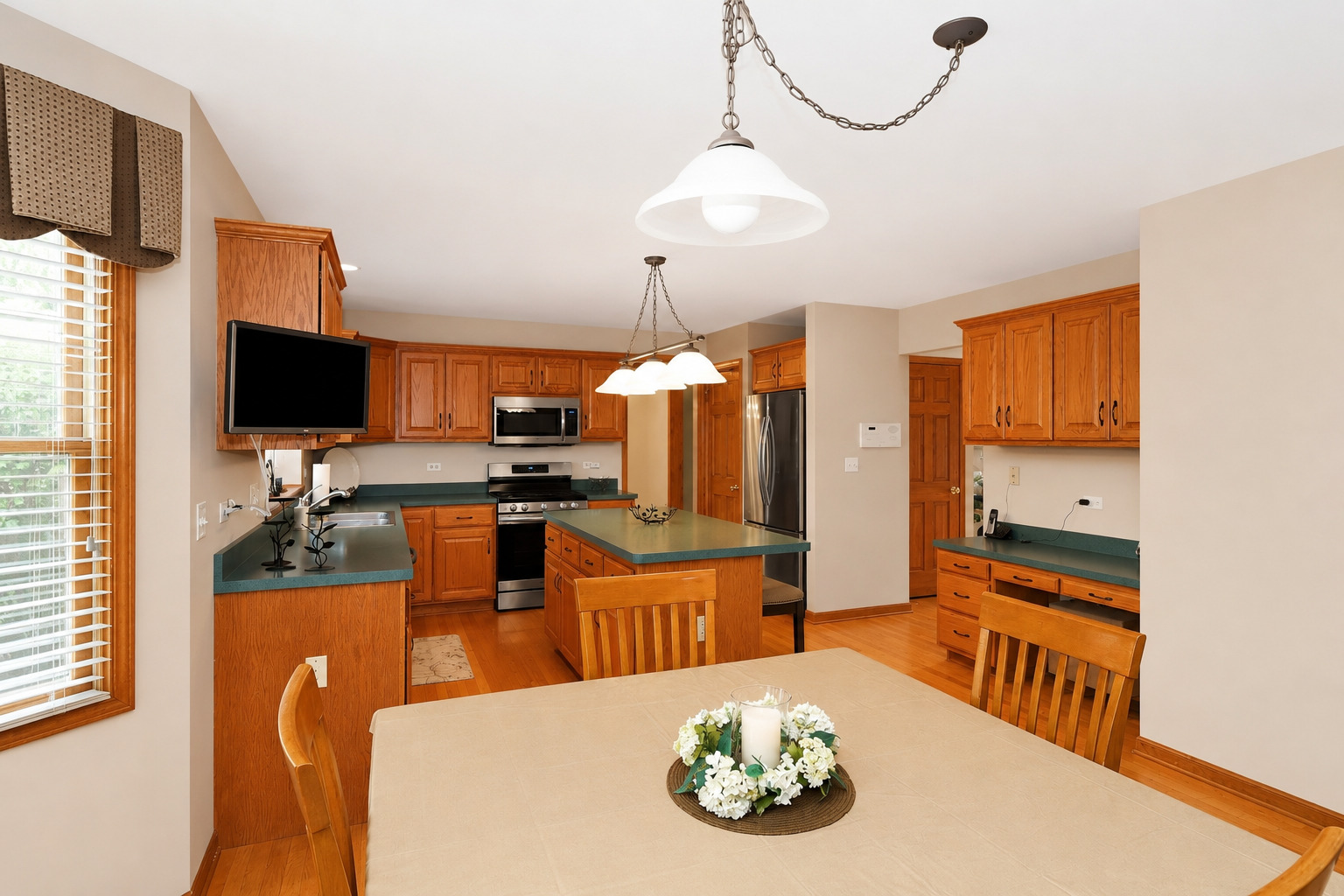 2660 Hoddam Road Naperville, IL 60564 - Photo 14 of 35