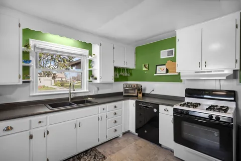 $325,000 | 2009 Vahlen Street, Madison, WI 53704