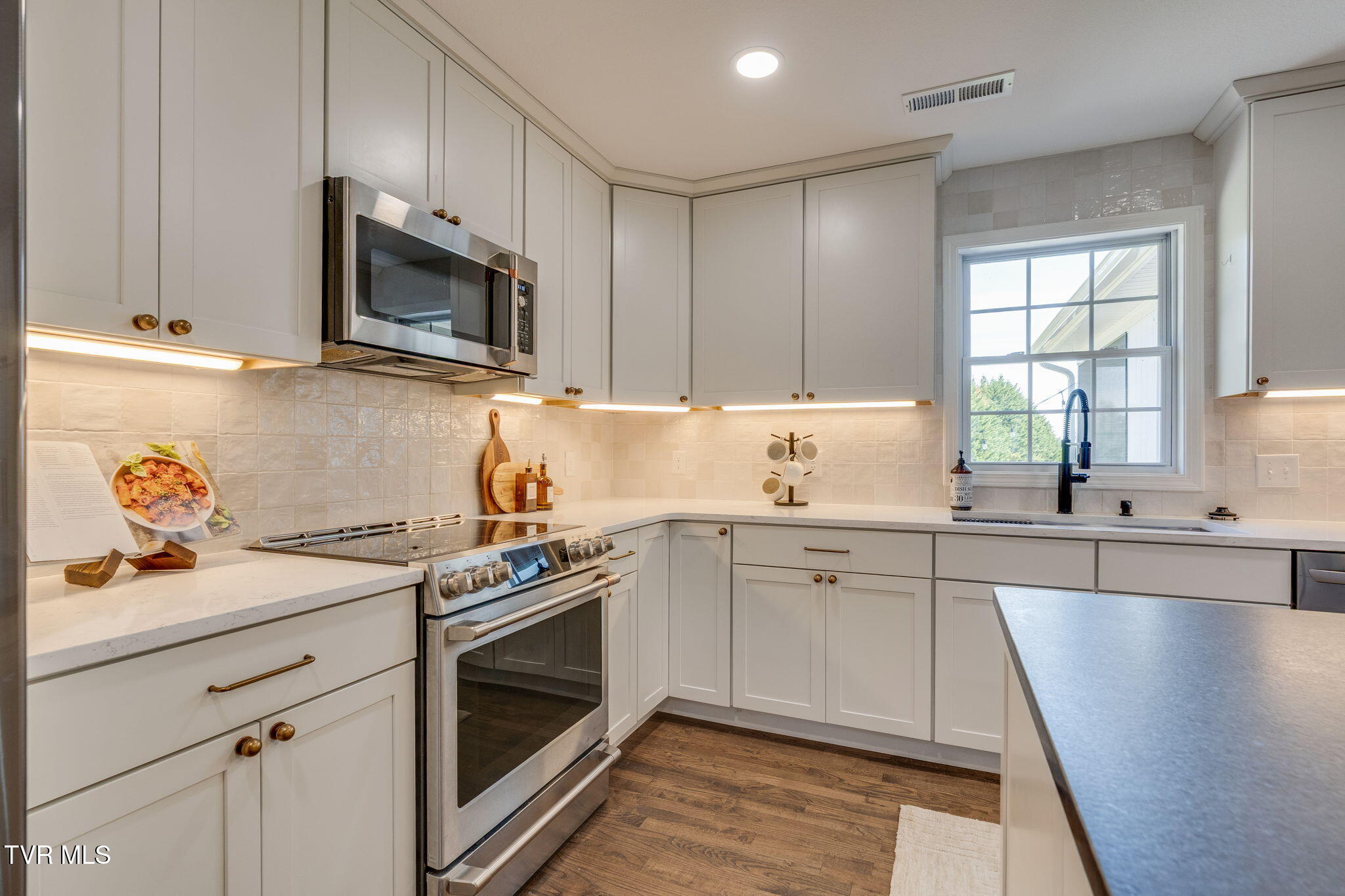 1032 Mitchell Road Kingsport, TN 37663 - Photo 12 of 57 009