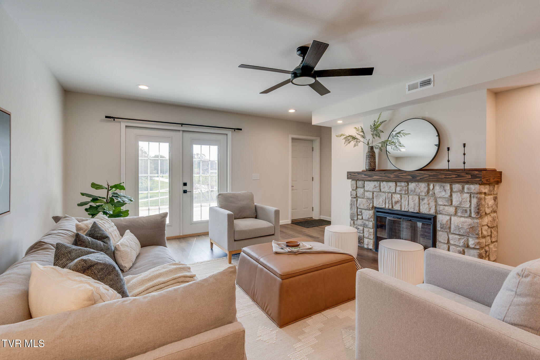 1032 Mitchell Road Kingsport, TN 37663 - Photo 31 of 57 024