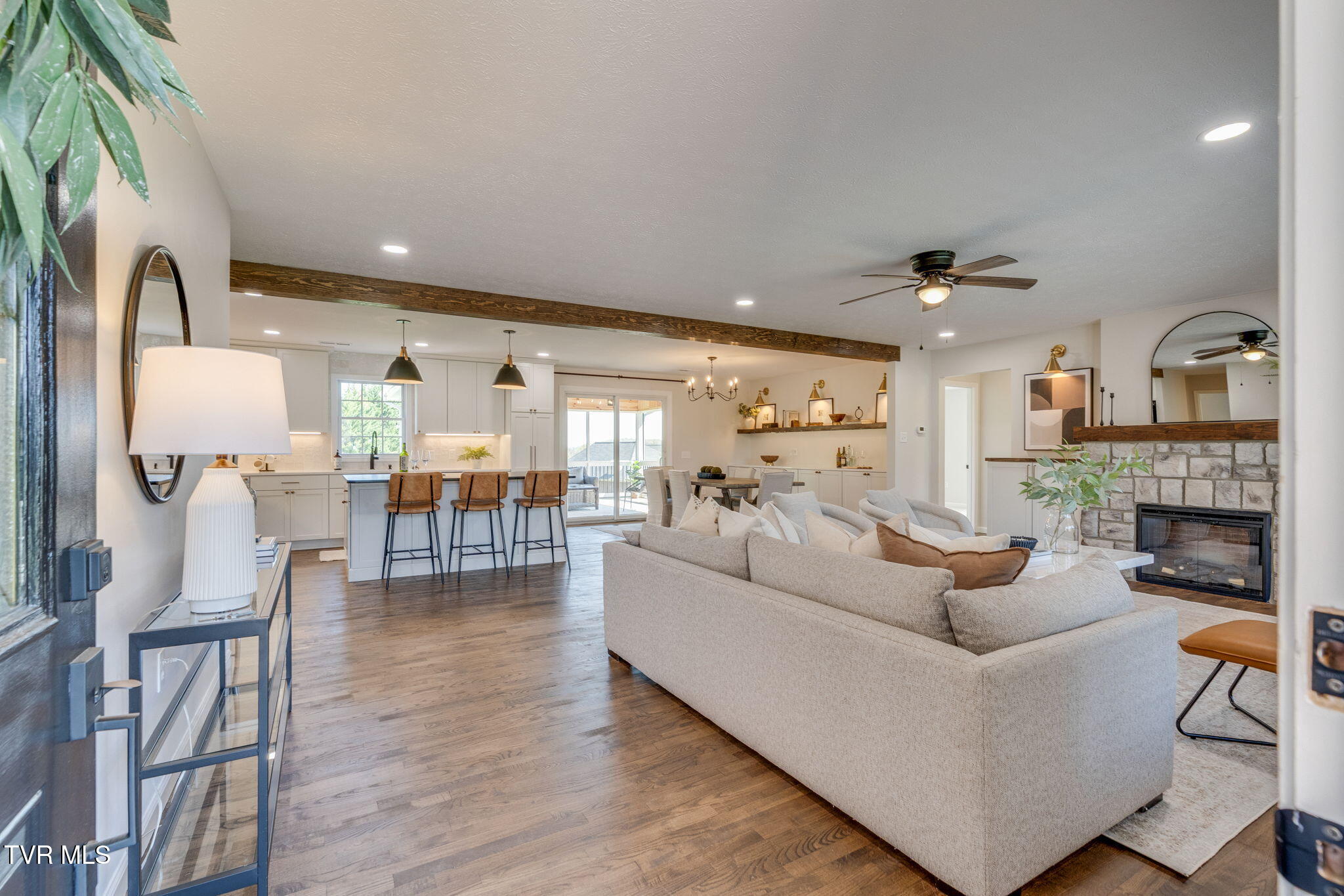 1032 Mitchell Road Kingsport, TN 37663 - Photo 4 of 57 001