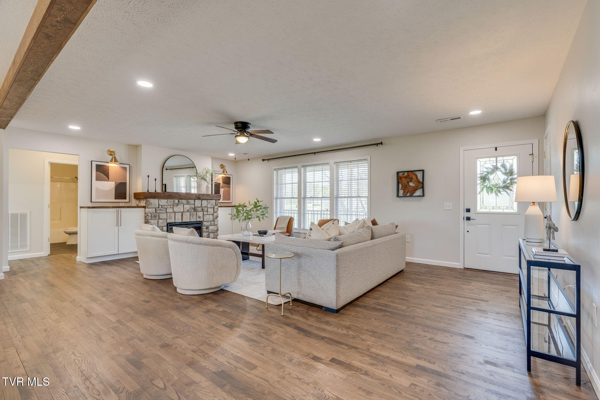 1032 Mitchell Road Kingsport, TN 37663 - Photo 5 of 57 002