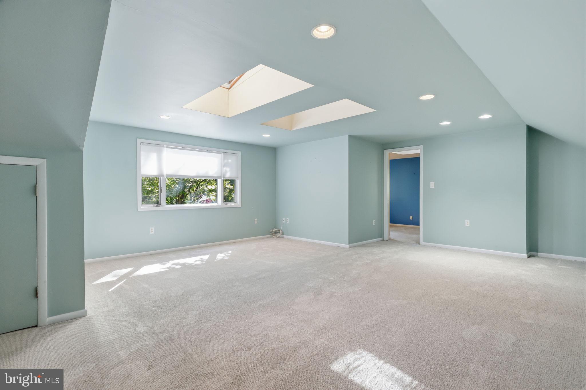 207 West Ferry Road Yardley, PA 19067 - Photo 31 of 50 an empty room with windows and closet
