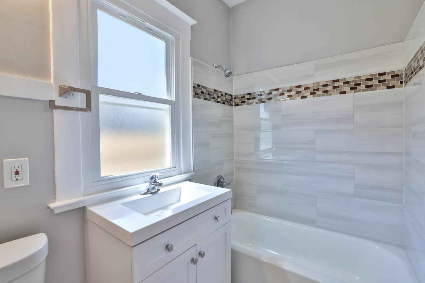 2643 Market Street Oakland, CA 94607 - Photo 15 of 24