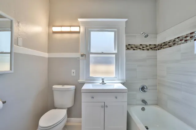 $3,350 | 2643 Market Street, Oakland, CA 94607