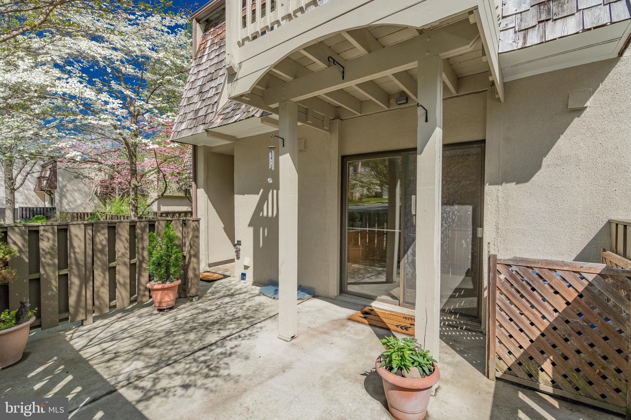 1605 Valencia Way Reston, VA 20190 - Photo 6 of 73