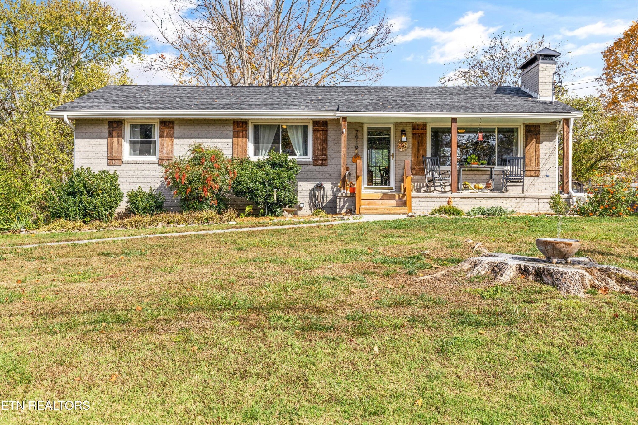 a view of a house with a backyard and a tree