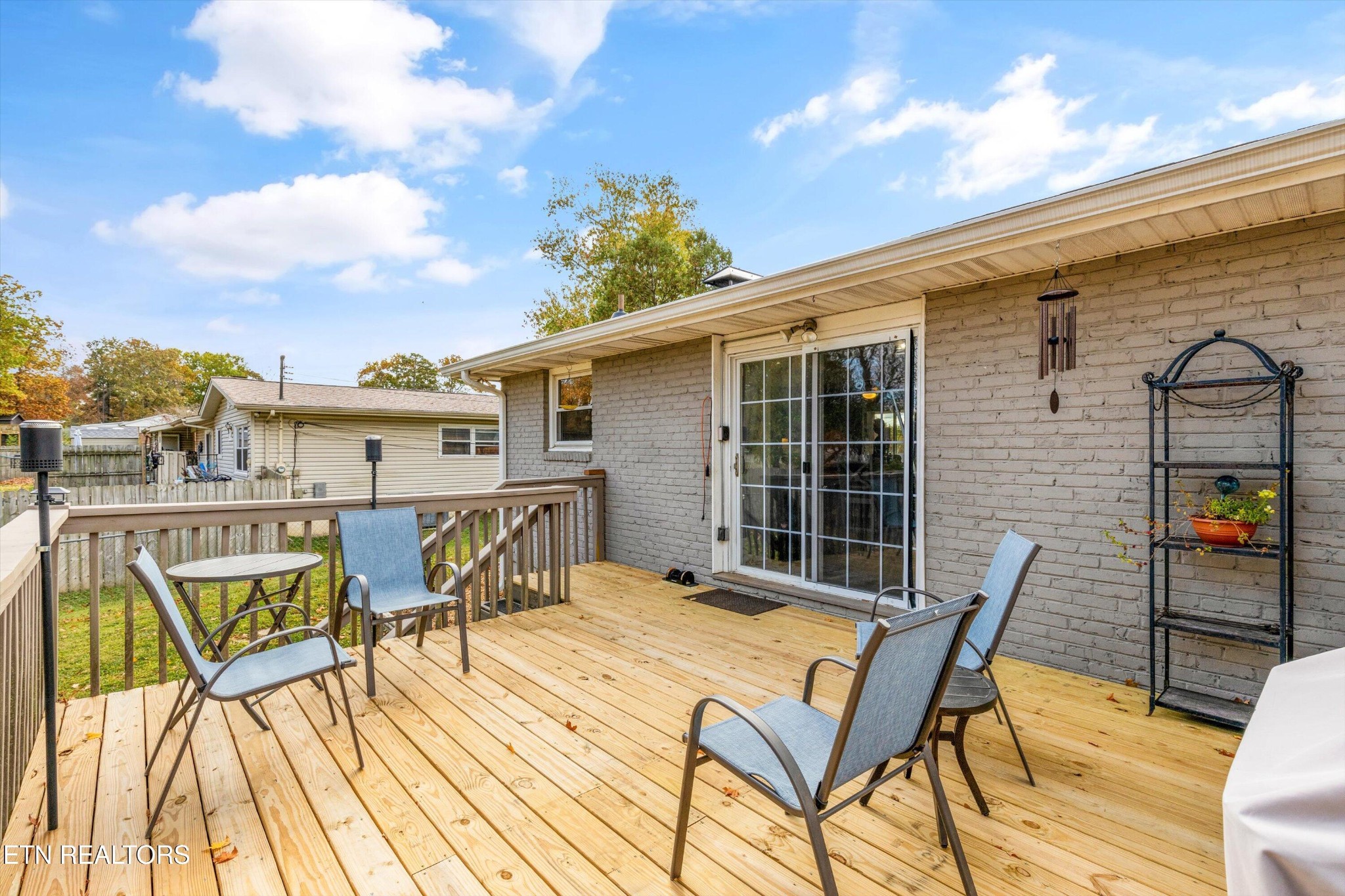 7919 North Forest Road Knoxville, TN 37909 - Photo 25 of 29 a view of a chairs and table in patio