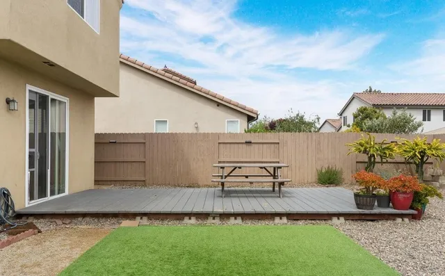 a view of a house with yard