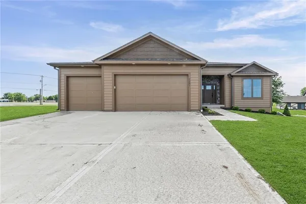 $629,000 | 1201 Cottonwood Court, Paola, KS 66071