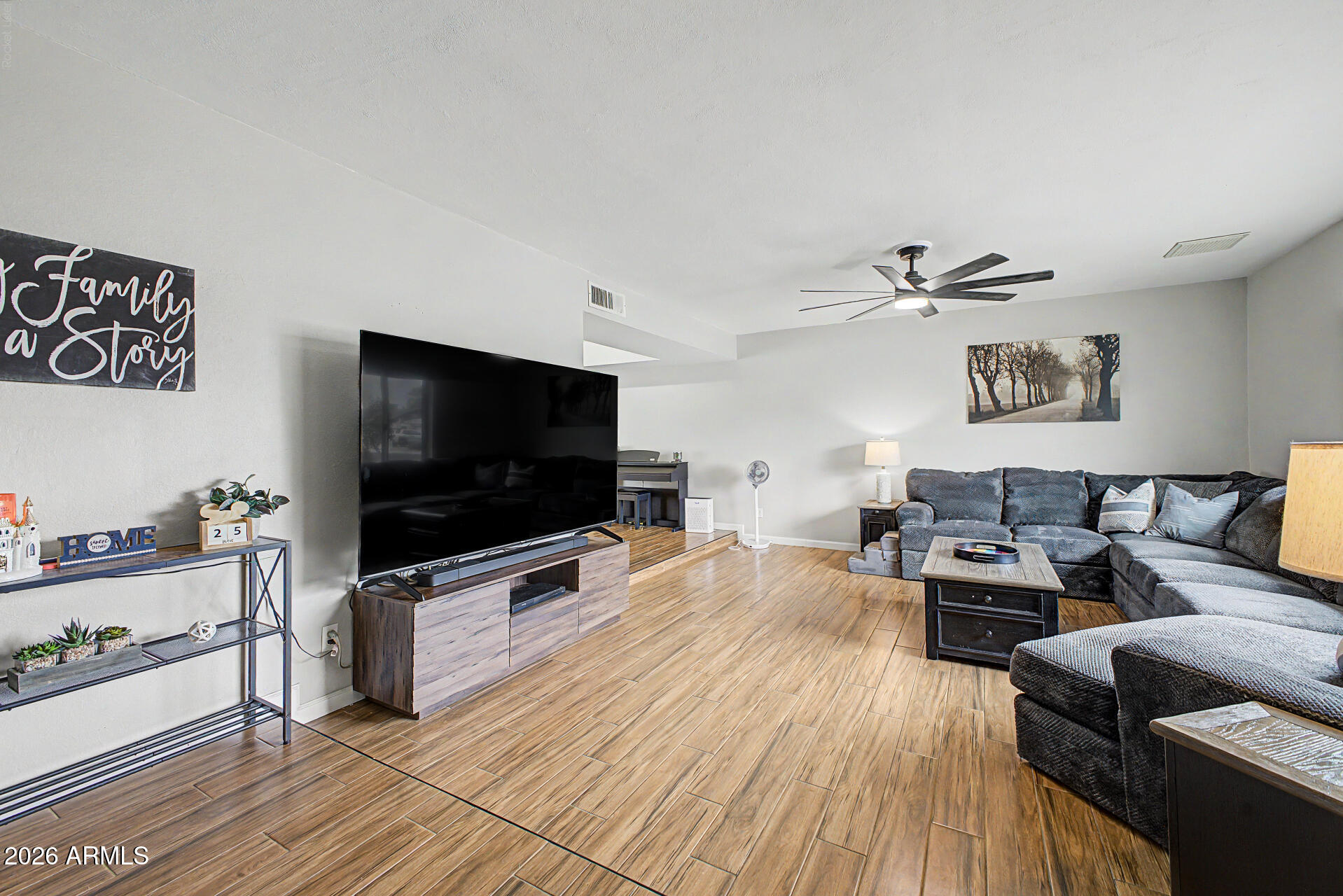638 West Paseo Way Tempe, AZ 85283 - Photo 3 of 31 04 - Paseo