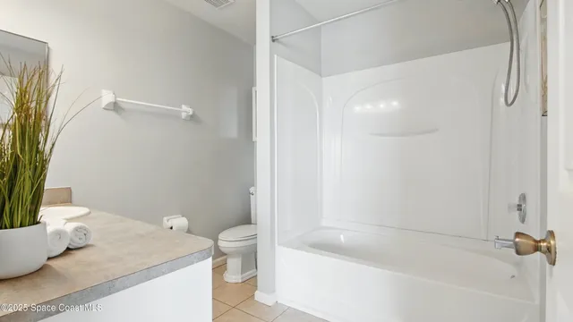 a bath room with a toilet and a bath tub
