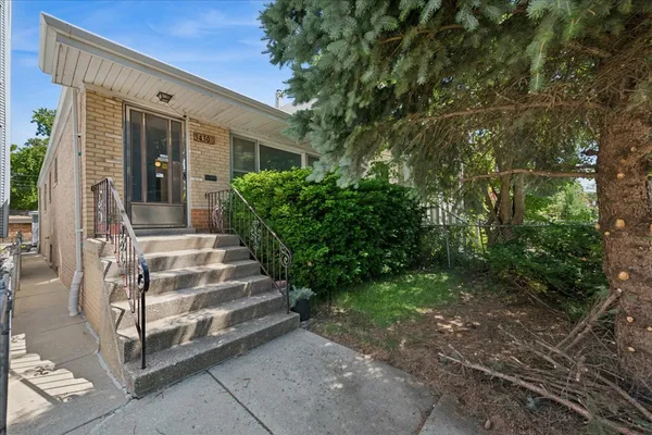 $500,000 | 3430 West Drummond Place, Chicago, IL 60647