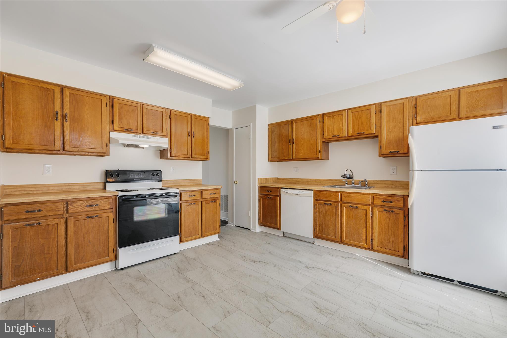 8710 Post Oak Way Landover, MD 20785 - Photo 13 of 38 a kitchen with stainless steel appliances granite countertop a refrigerator sink and stove