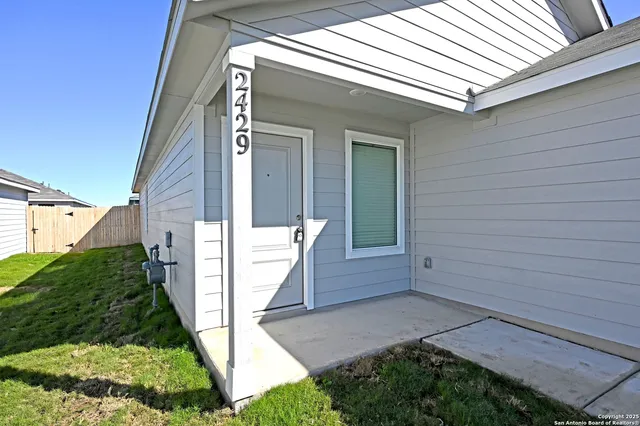 $1,495 | 2429 Legends Creek, New Braunfels, TX 78130