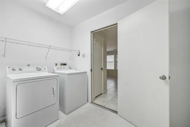 $2,300 | 2507 Foxden Drive, Pearland, TX 77584