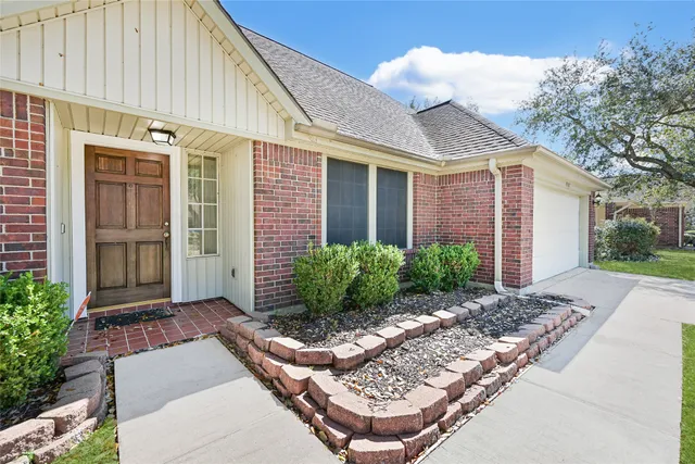 $2,300 | 2507 Foxden Drive, Pearland, TX 77584