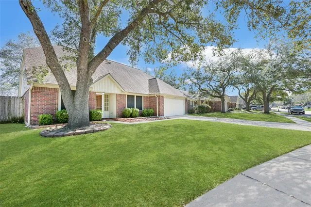 $2,300 | 2507 Foxden Drive, Pearland, TX 77584