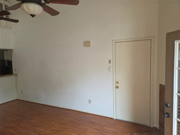 $1,295 | 2425 Holly Hall Street, Unit B37, Houston, TX 77054