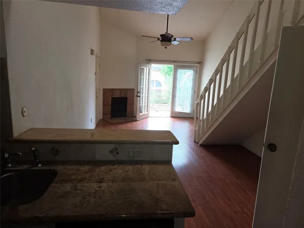 $1,295 | 2425 Holly Hall Street, Unit B37, Houston, TX 77054