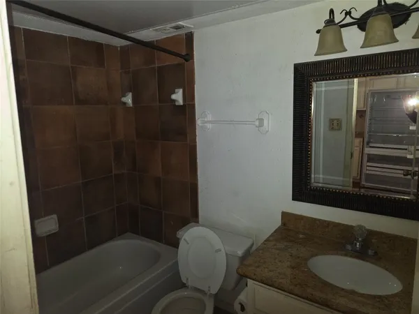 $1,295 | 2425 Holly Hall Street, Unit B37, Houston, TX 77054