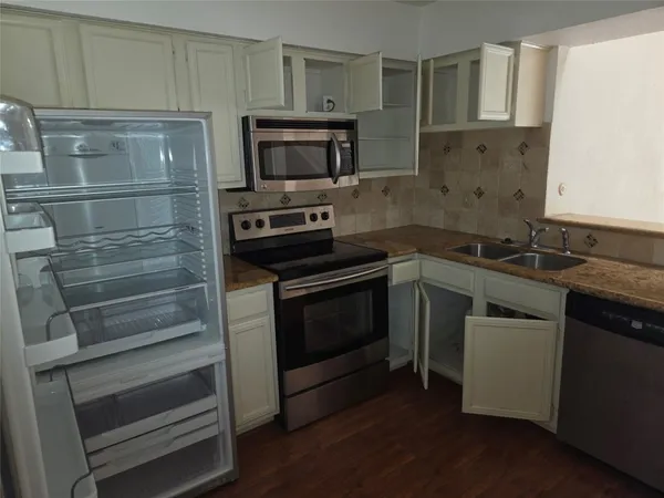 $1,295 | 2425 Holly Hall Street, Unit B37, Houston, TX 77054