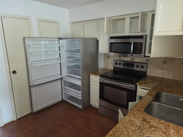 $1,295 | 2425 Holly Hall Street, Unit B37, Houston, TX 77054