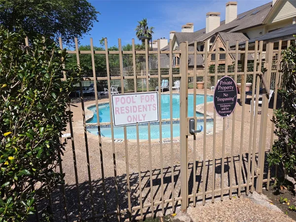$1,295 | 2425 Holly Hall Street, Unit B37, Houston, TX 77054