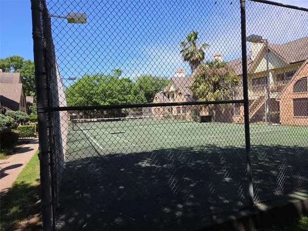 $1,295 | 2425 Holly Hall Street, Unit B37, Houston, TX 77054