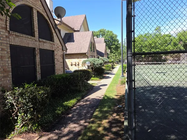 $1,295 | 2425 Holly Hall Street, Unit B37, Houston, TX 77054