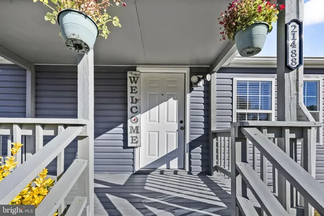 a view of entryway with a front door